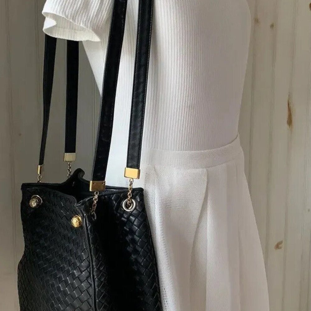 Vintage Authentic Bottega Veneta Intrecciato Woven Leather